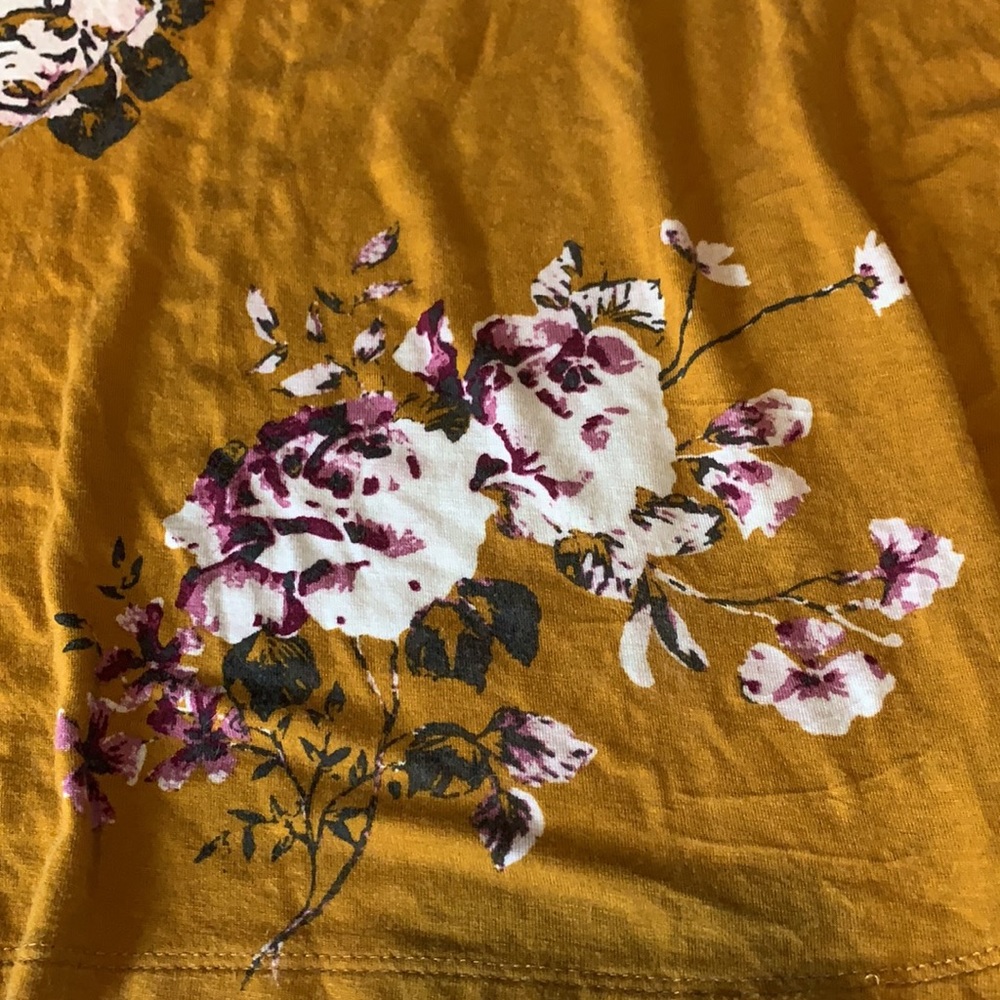 Maurices size large mustard tee with floral design. - Picture 2 of 4